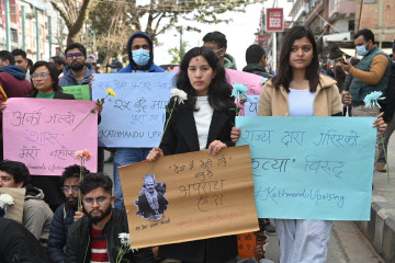 आत्मदाह प्रकरणः सस्तो लोकप्रियताका स्टन्ट बन्द गर्न आन्दोलनकारीको चेतावनी (फोटो फिचर)